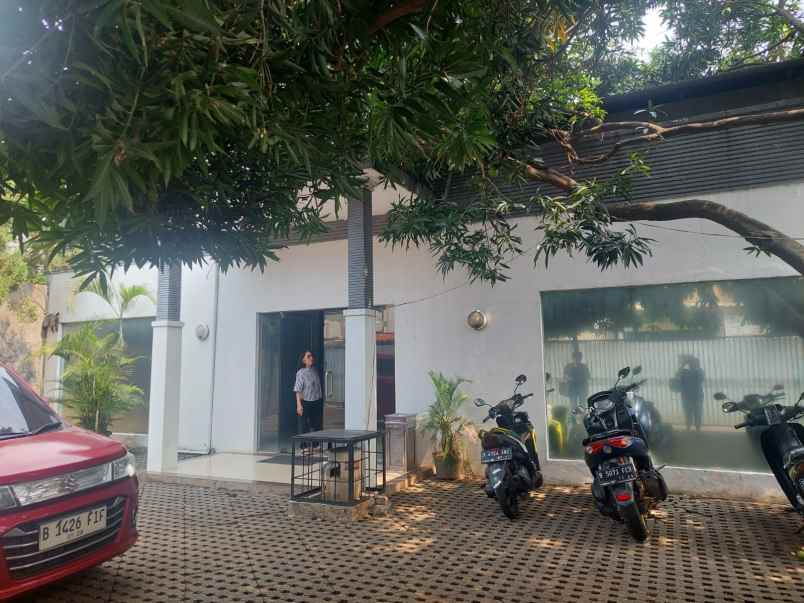 dijual rumah tegal parang kec mampang