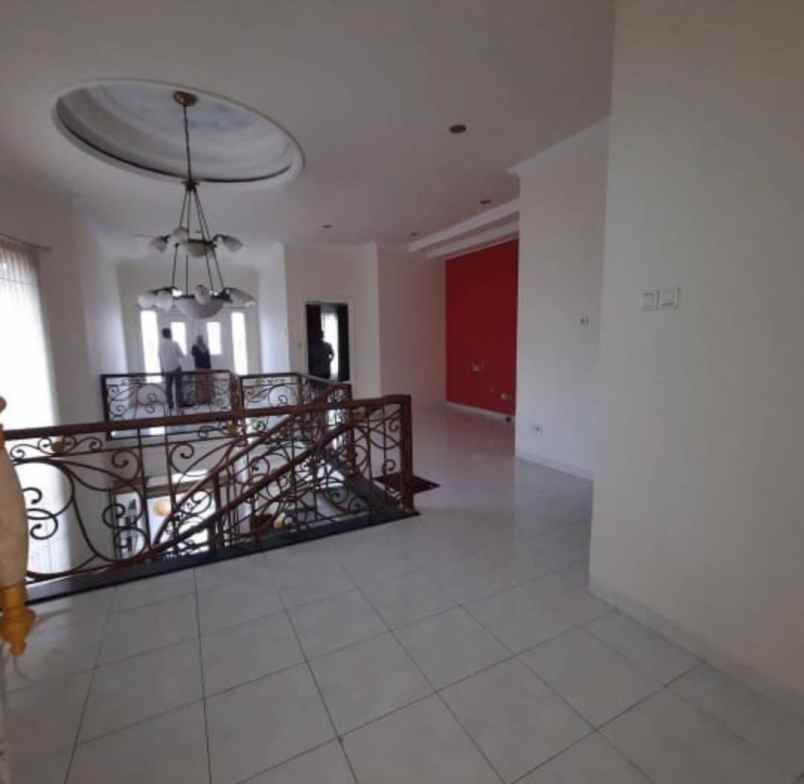 dijual rumah tenggilis