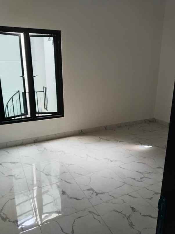 dijual rumah tenggilis mejoyo