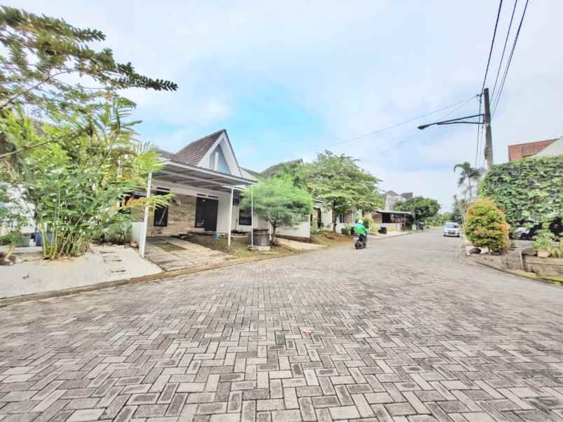 dijual rumah the hills tmnsari