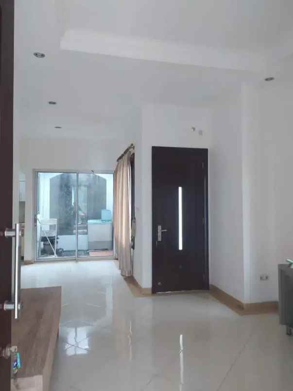 dijual rumah town house di cilandak kko