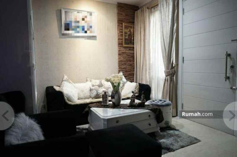 dijual rumah town house di senayan jakarta selatan