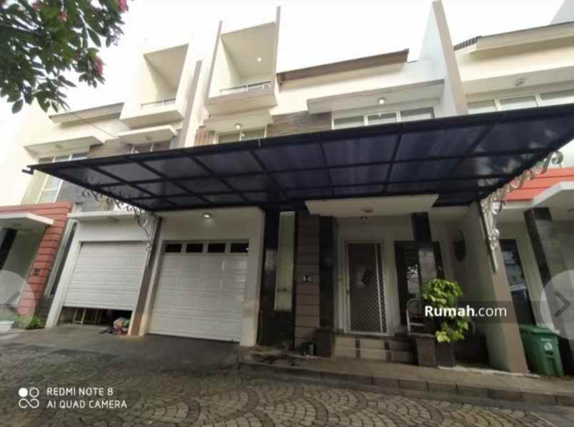 dijual rumah town house di senayan jakarta selatan