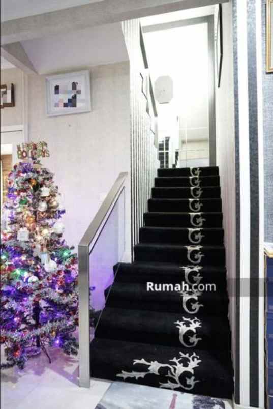 dijual rumah town house di senayan jakarta selatan