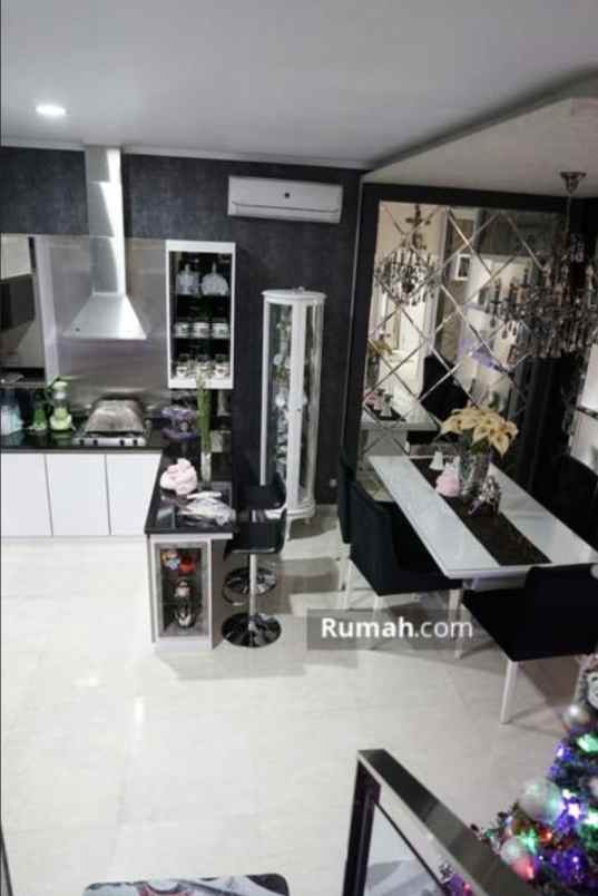 dijual rumah town house di senayan jakarta selatan