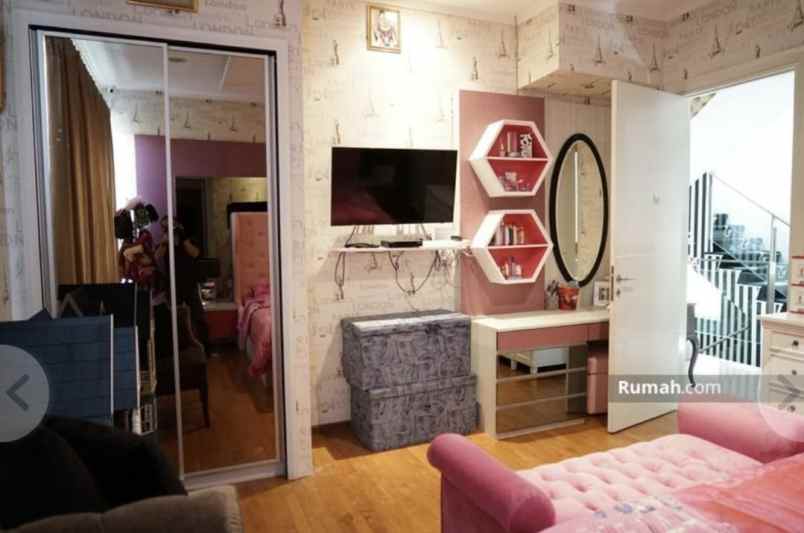 dijual rumah town house di senayan jakarta selatan