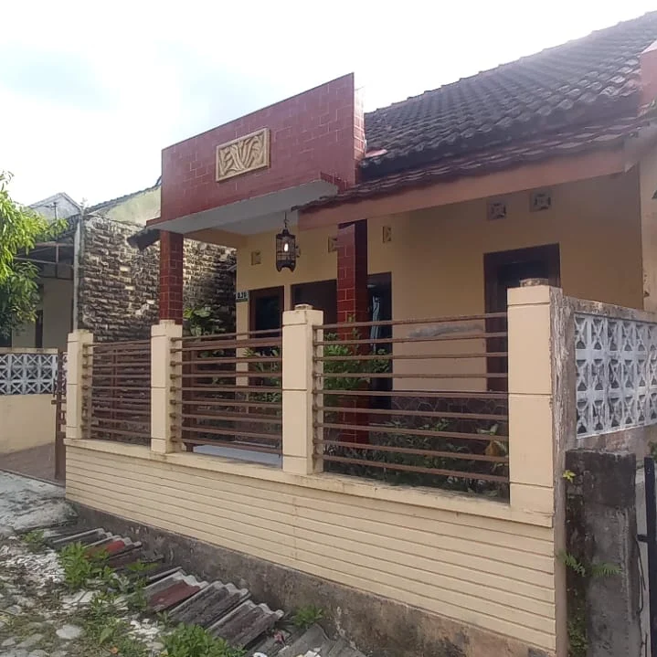 dijual rumah utara perumahan kadisoka