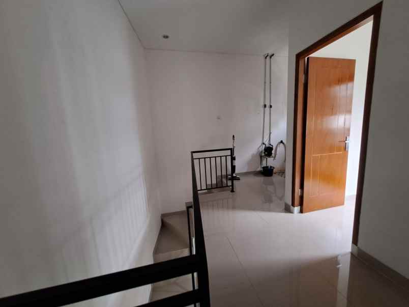 dijual rumah vertihouz cimanggis