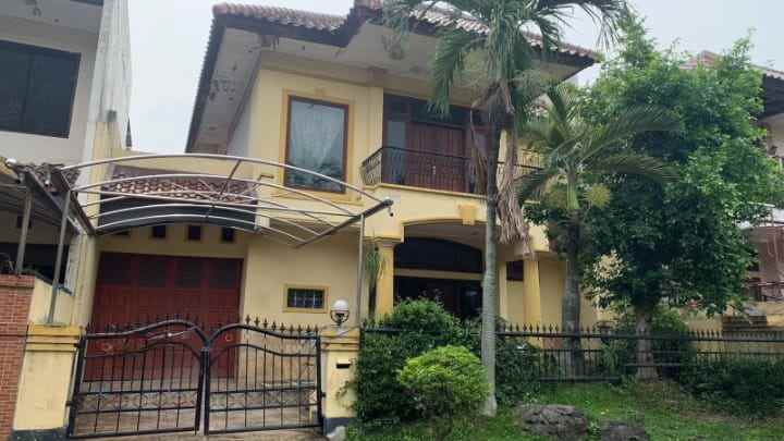 dijual rumah villa bukit mas