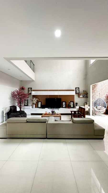 dijual rumah villa melati mas