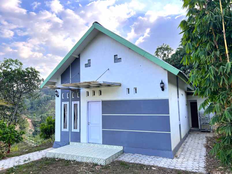 dijual rumah villa utara jembatan kaca kemuning