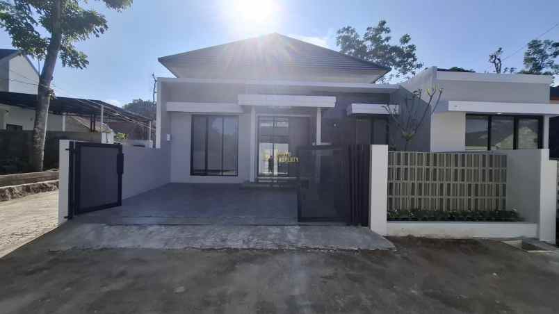 dijual rumah widodomartani ngemplak