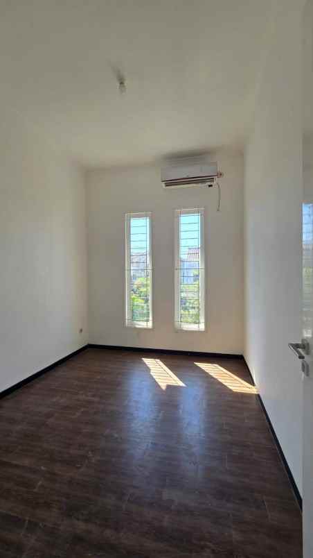 dijual rumah wiguna