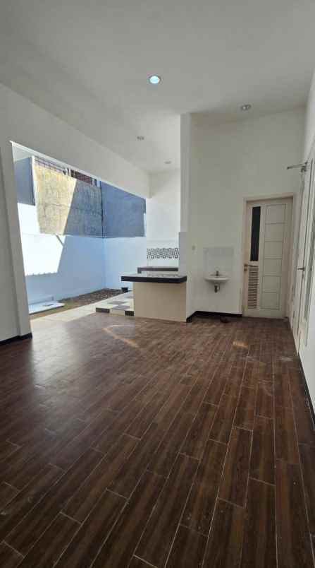 dijual rumah wiguna