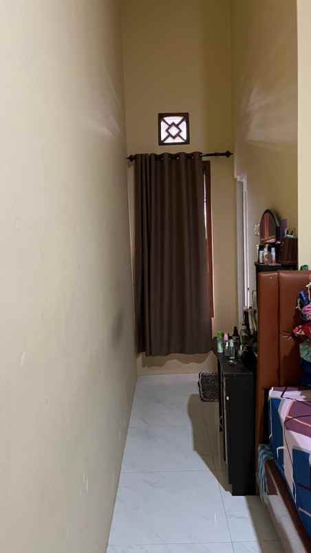 dijual rumah wolter monginsidi