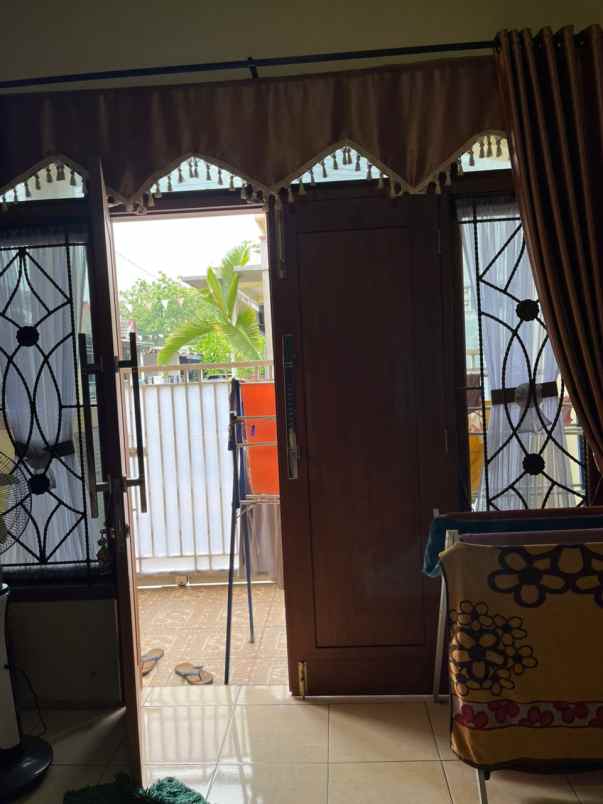 dijual rumah wolter monginsidi