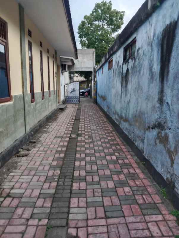 dijual sepakbola 1rumah 12 kosan 2ruko