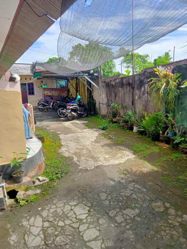 dijual sepakbola 1rumah 12 kosan 2ruko