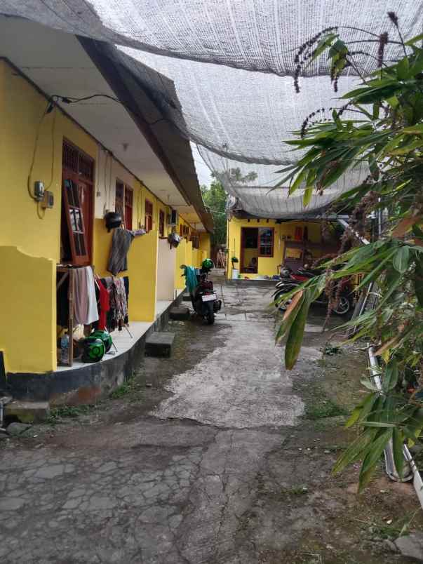 dijual sepakbola 1rumah 12 kosan 2ruko