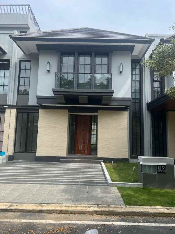 dijual villa jalan boulevard raya mmtc