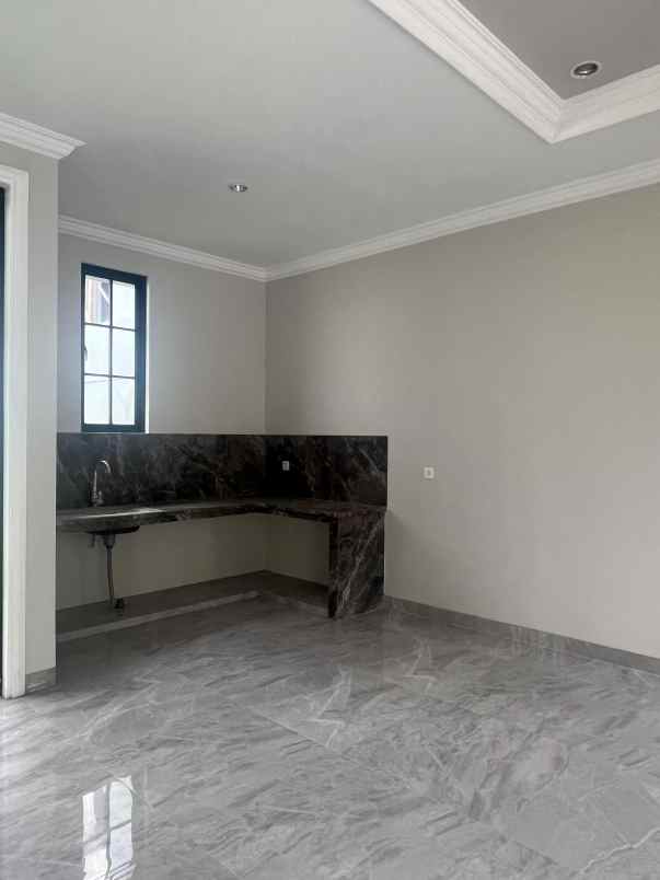 dijual villa jalan boulevard raya mmtc