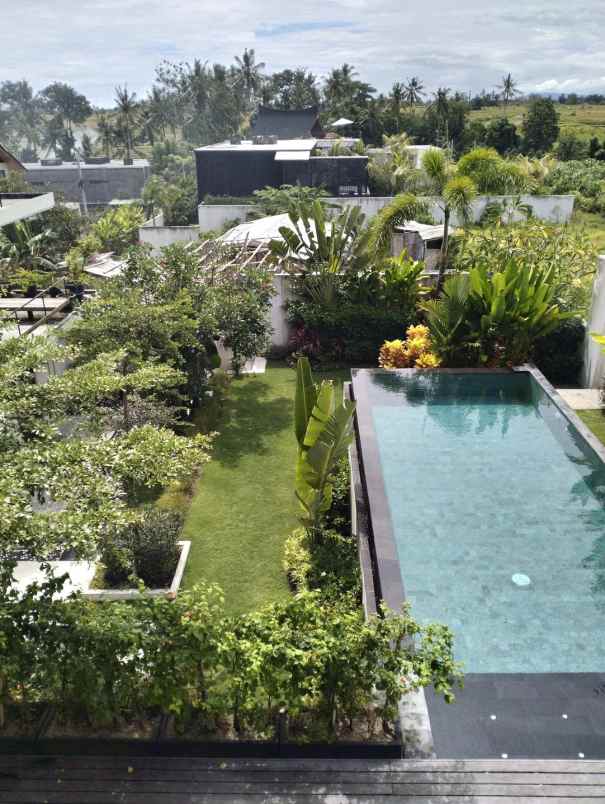 dijual villa jalan pererenan canggu