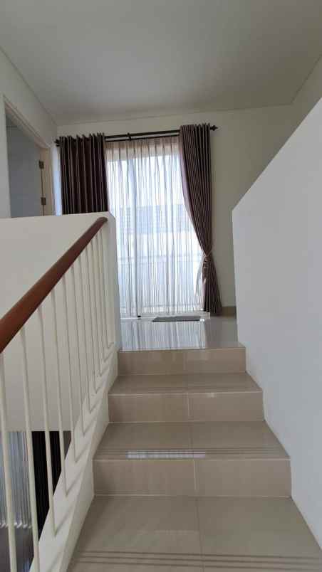 dijual villa jalan taman dayu