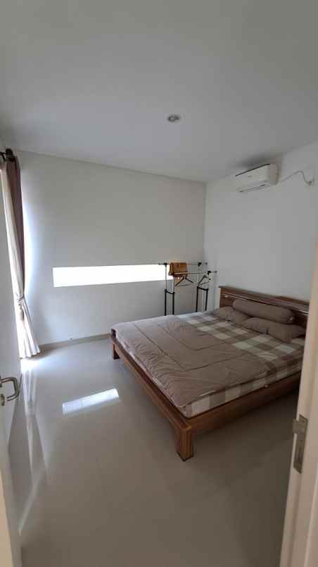 dijual villa jalan taman dayu