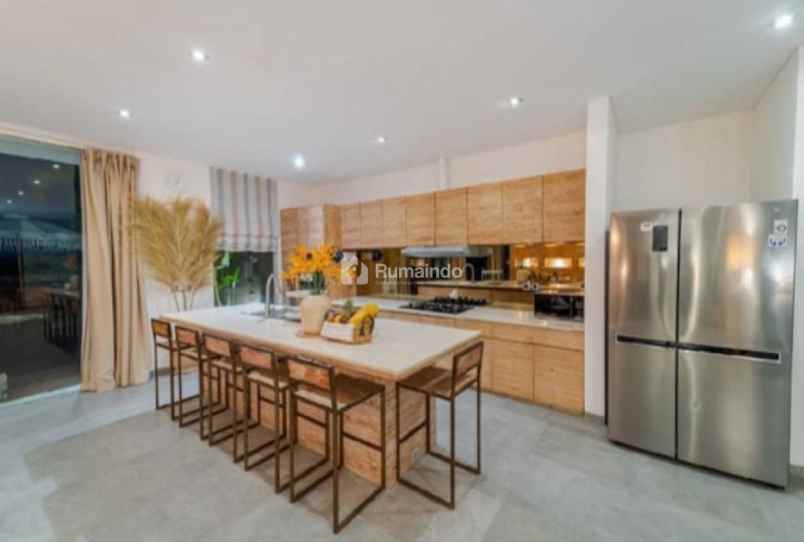 dijual villa jalan utama babakan cangu bali