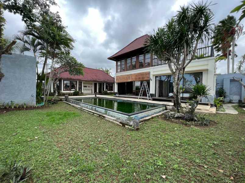 dijual villa jln pantai kedungu