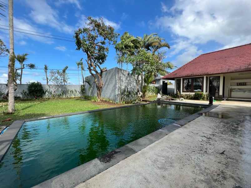 dijual villa jln pantai kedungu