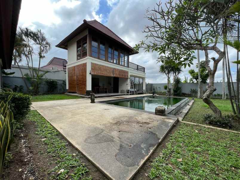 dijual villa jln pantai kedungu