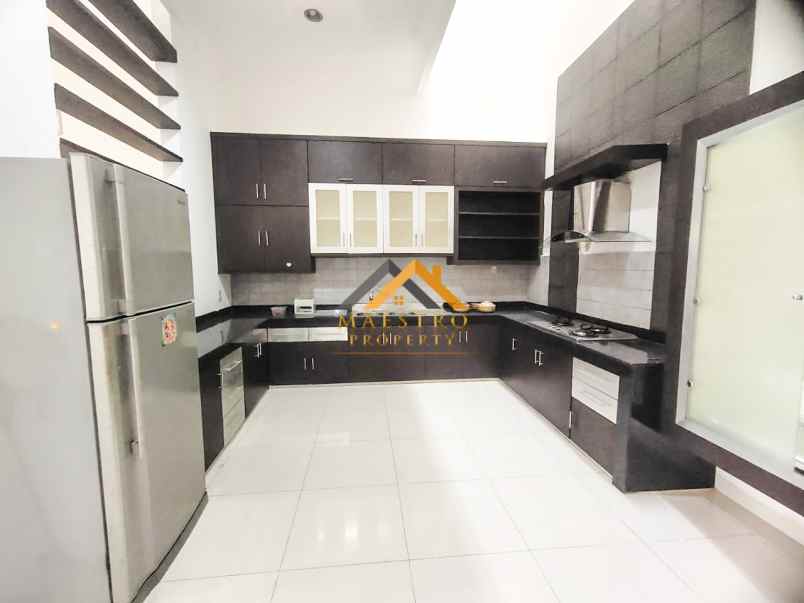 dijual villa komplek cemara asri jalan