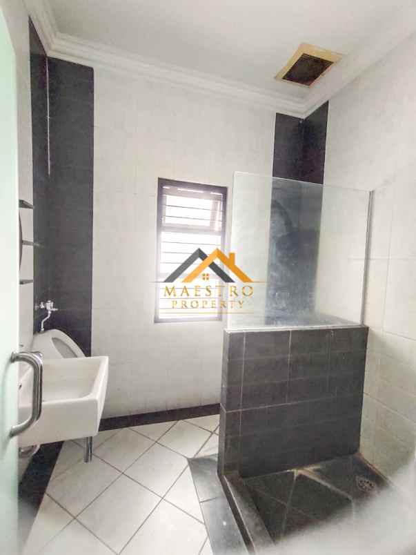 dijual villa komplek cemara asri jalan