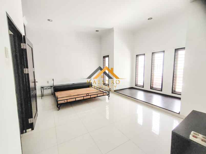 dijual villa komplek cemara asri jalan