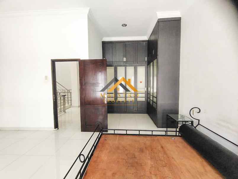 dijual villa komplek cemara asri jalan