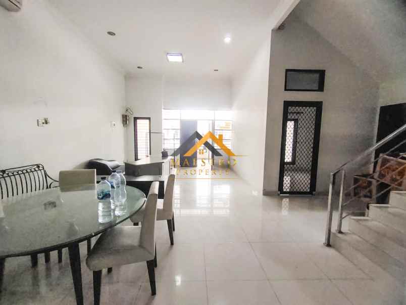 dijual villa komplek cemara asri jalan