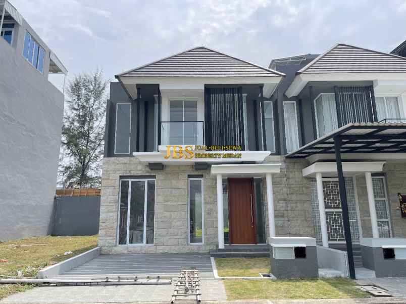 dijual villa komplek citraland gama