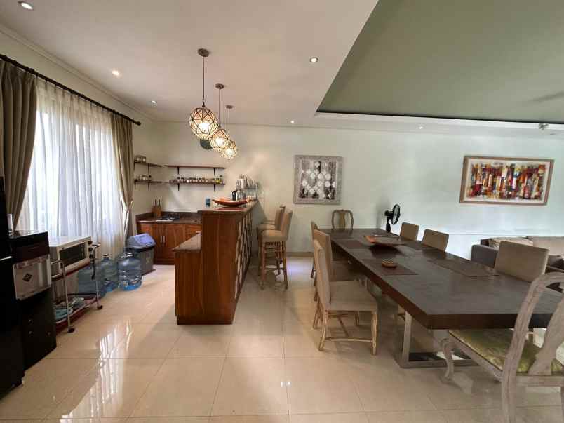 dijual villa lantai 2 lokasi tumbak bayuh canggu