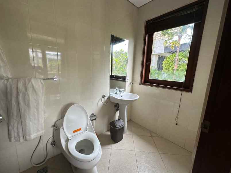 dijual villa lantai 2 lokasi tumbak bayuh canggu