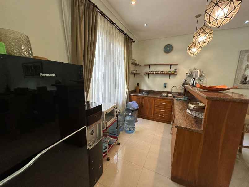 dijual villa lantai 2 lokasi tumbak bayuh canggu