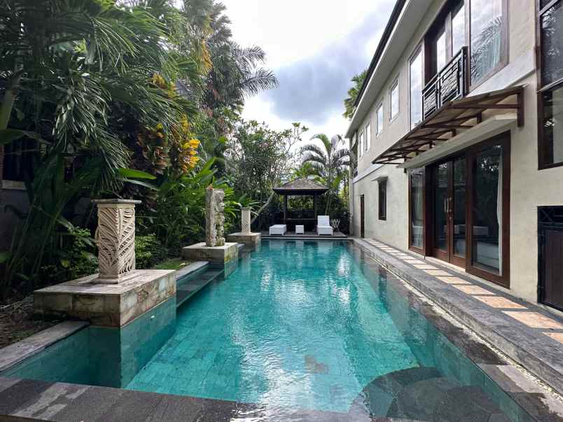 dijual villa lantai 2 lokasi tumbak bayuh canggu