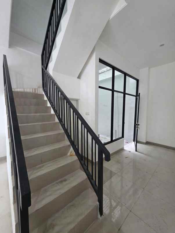 disewakan ruko gudang kantor raya darmo baru barat