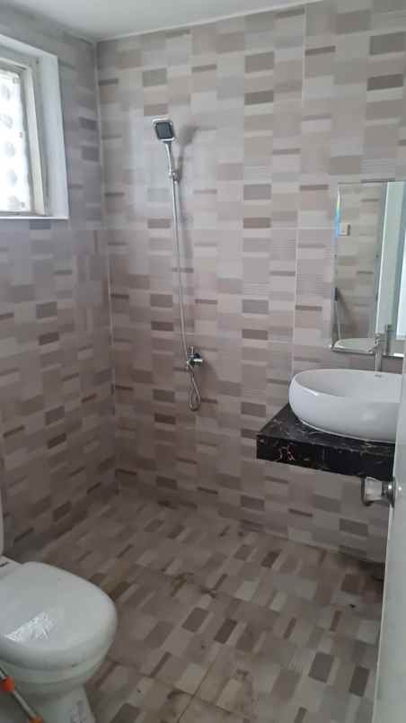 disewakan ruko gudang kantor taman beverly