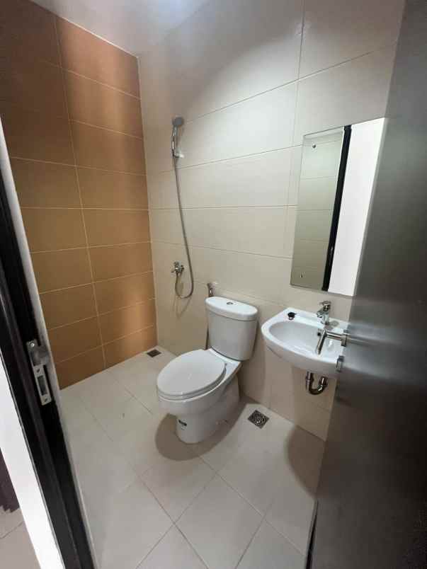 disewakan rumah jakarta garden city