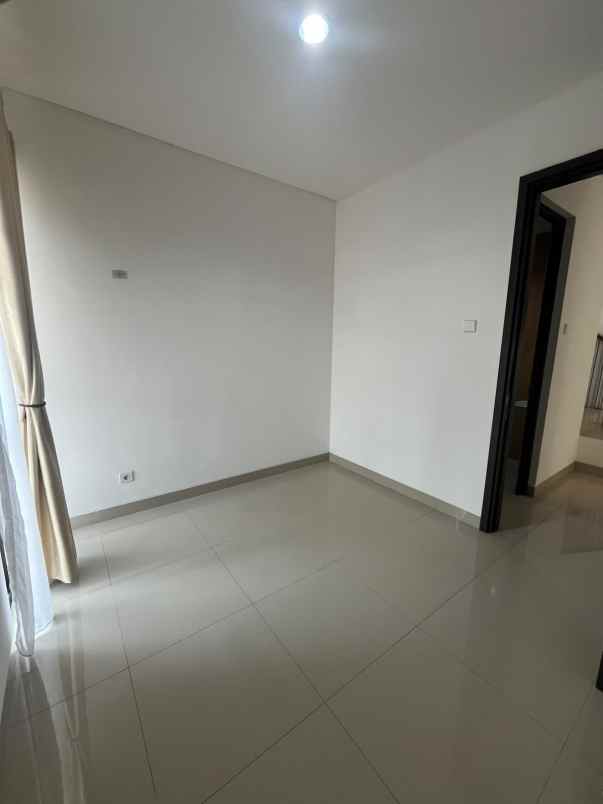 disewakan rumah jakarta garden city