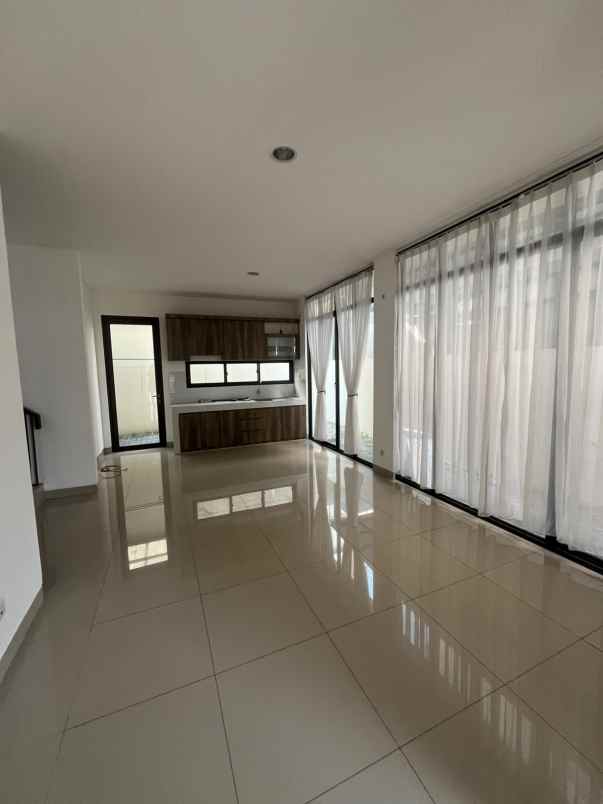disewakan rumah jakarta garden city