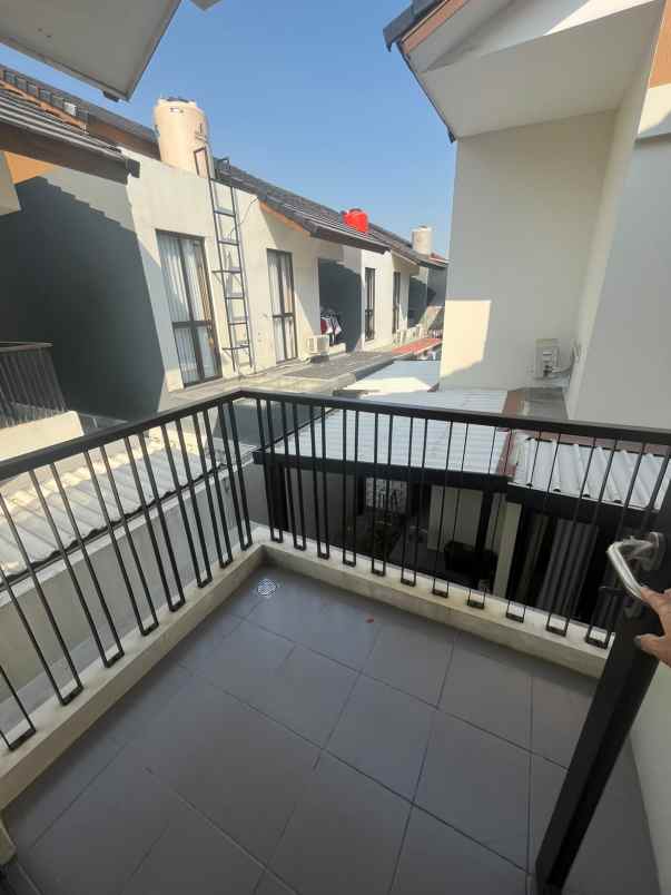 disewakan rumah jakarta garden city