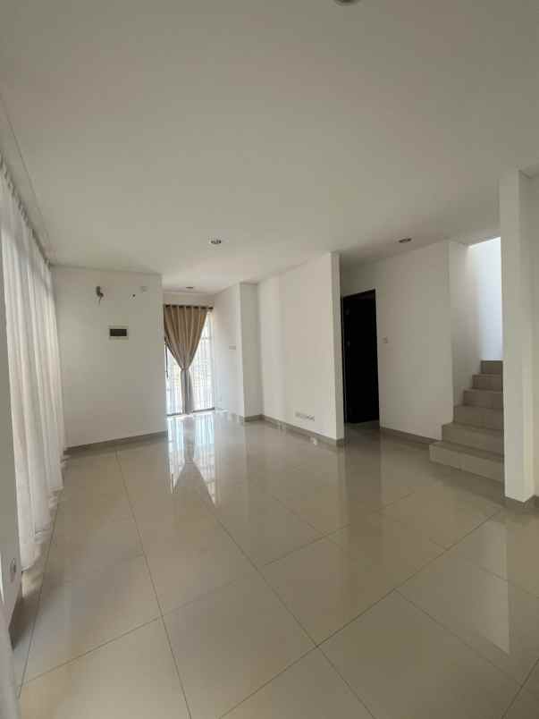 disewakan rumah jakarta garden city
