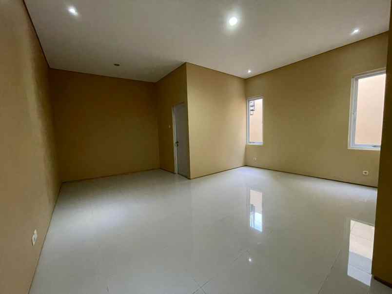 disewakan rumah jalan royal residence